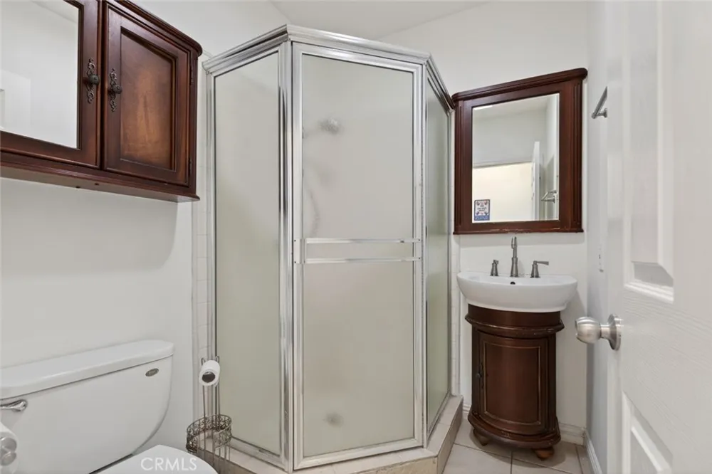 4809 Lowell Avenue La Crescenta, CA 91214