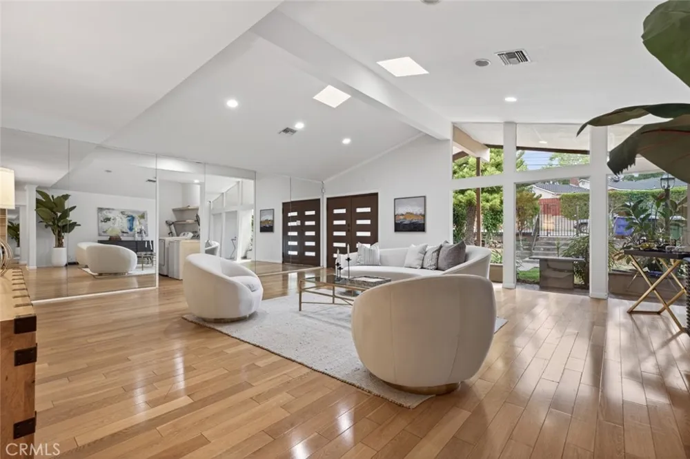 4809 Lowell Avenue La Crescenta, CA 91214