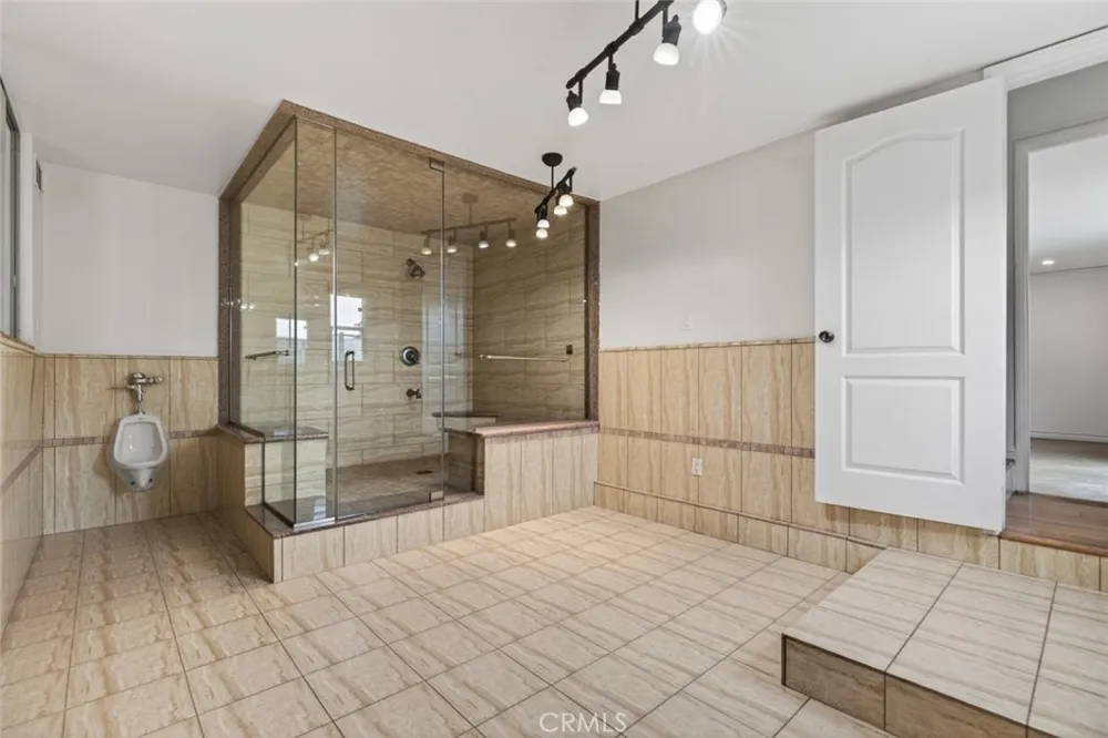 4809 Lowell Avenue La Crescenta, CA 91214