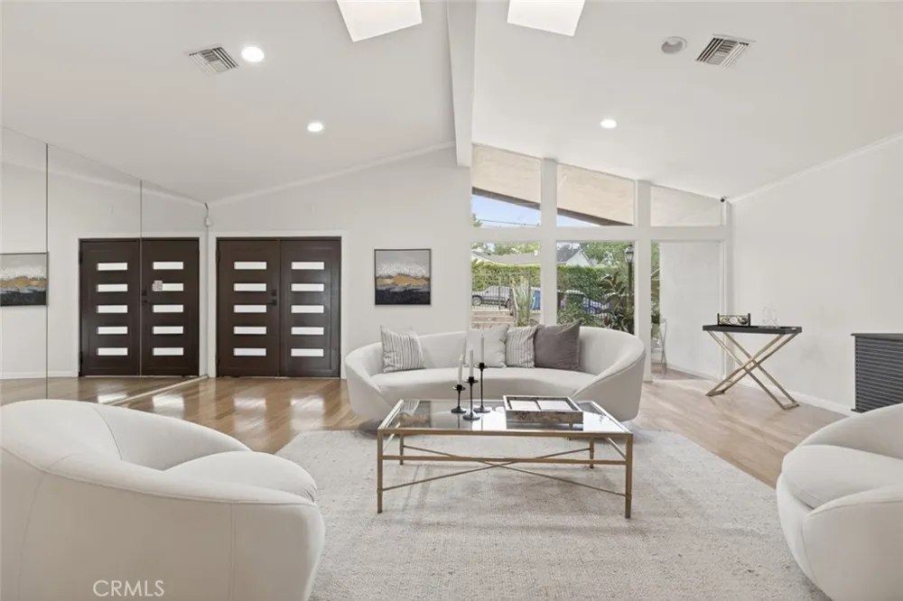 4809 Lowell Avenue La Crescenta, CA 91214