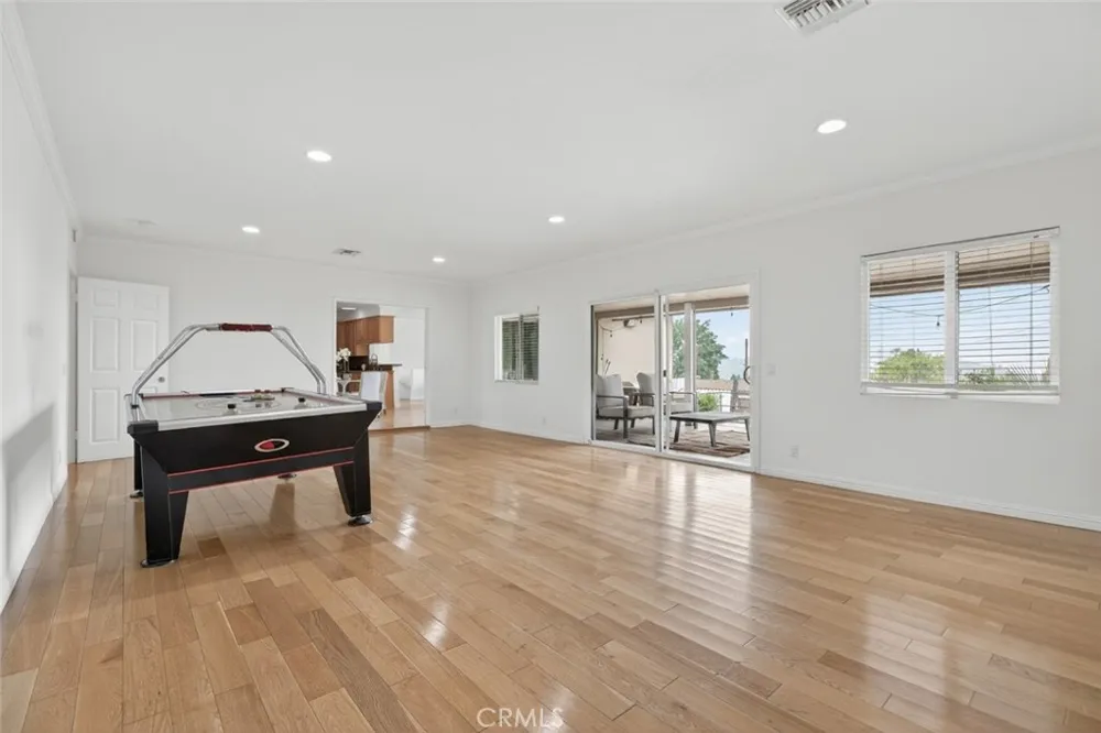 4809 Lowell Avenue La Crescenta, CA 91214