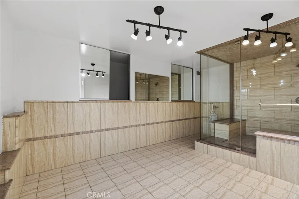4809 Lowell Avenue La Crescenta, CA 91214
