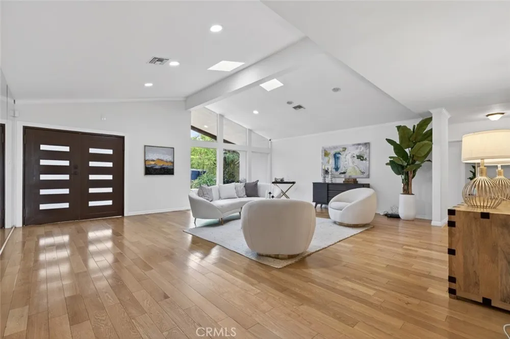 4809 Lowell Avenue La Crescenta, CA 91214