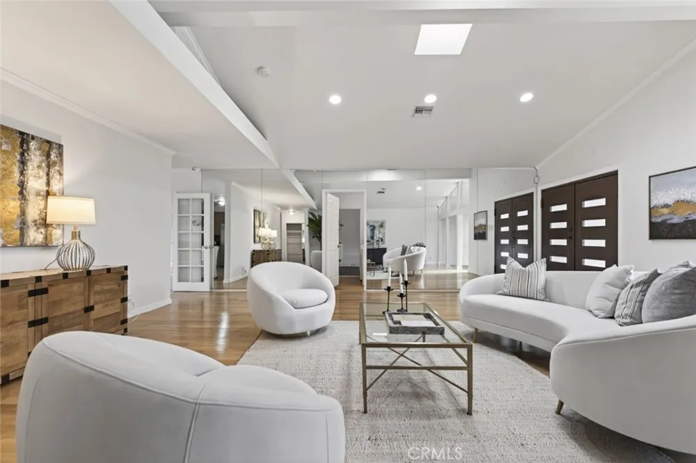 4809 Lowell Avenue La Crescenta, CA 91214
