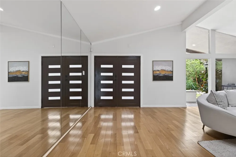 4809 Lowell Avenue La Crescenta, CA 91214