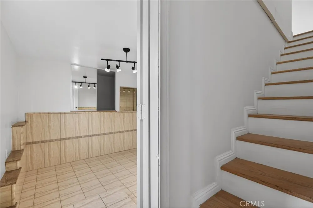 4809 Lowell Avenue La Crescenta, CA 91214