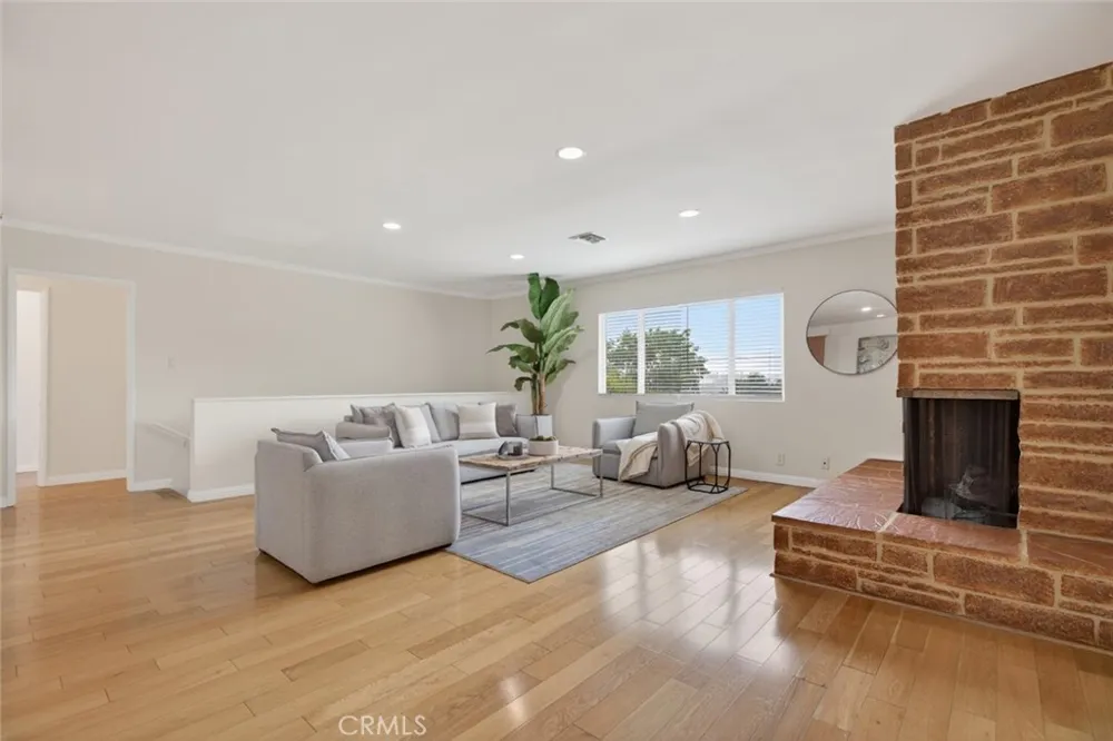 4809 Lowell Avenue La Crescenta, CA 91214
