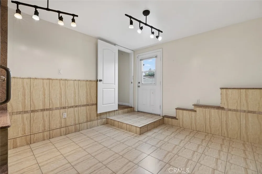 4809 Lowell Avenue La Crescenta, CA 91214
