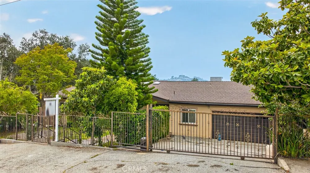 4809 Lowell Avenue La Crescenta, CA 91214