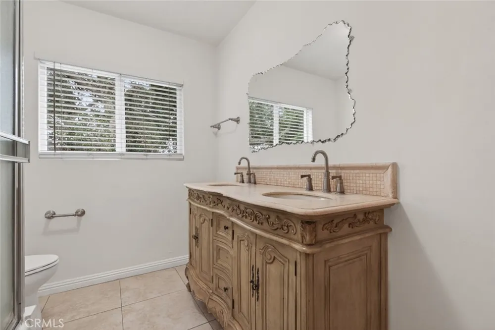 4809 Lowell Avenue La Crescenta, CA 91214