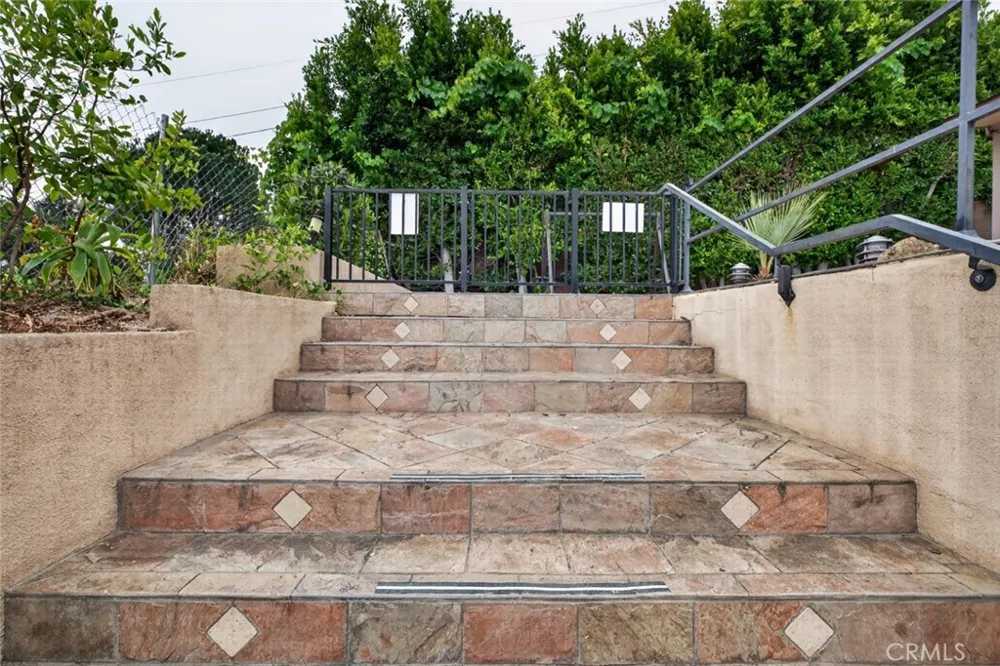 4809 Lowell Avenue La Crescenta, CA 91214