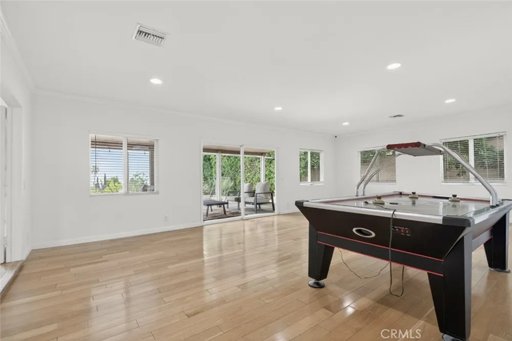 4809 Lowell Avenue La Crescenta, CA 91214