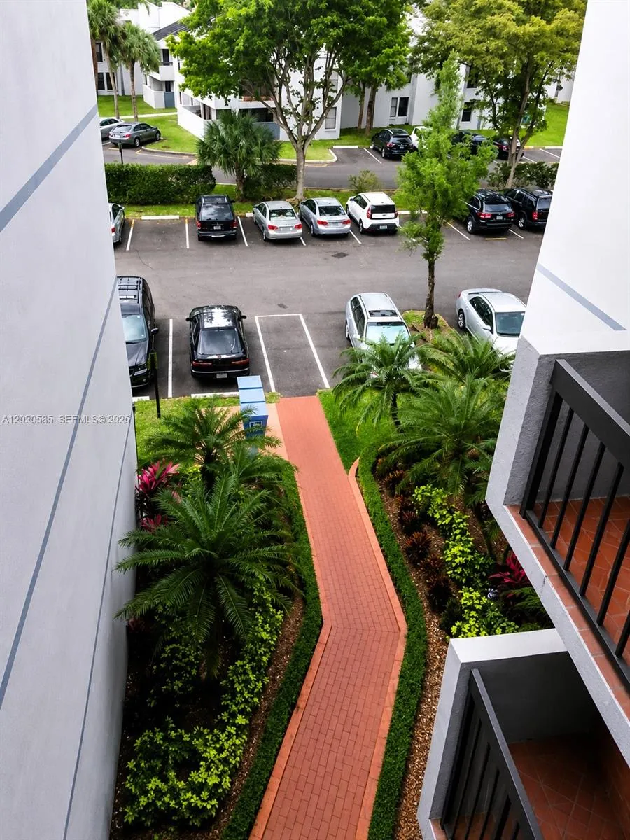 13255 SW 88 LN #406-CS Kendall, FL 33186