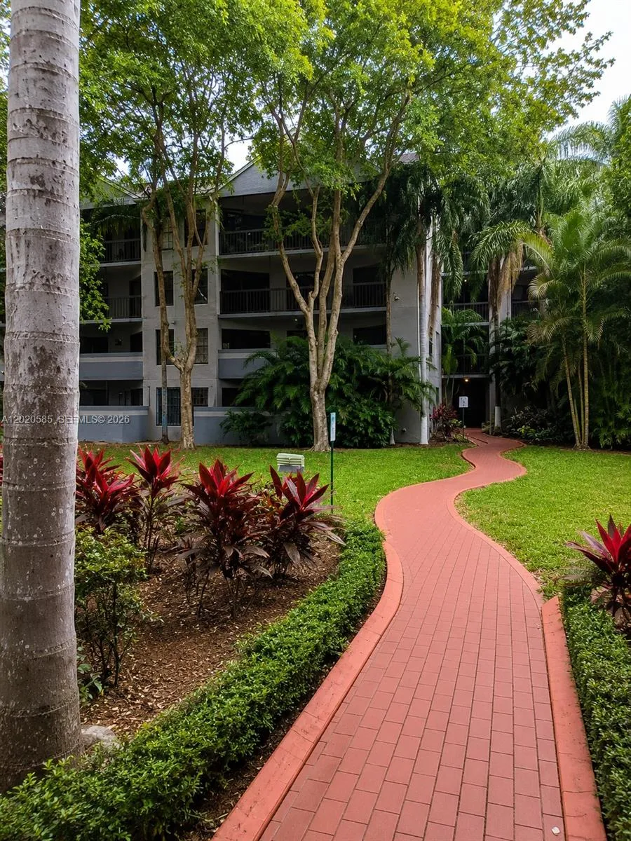 13255 SW 88 LN #406-CS Kendall, FL 33186