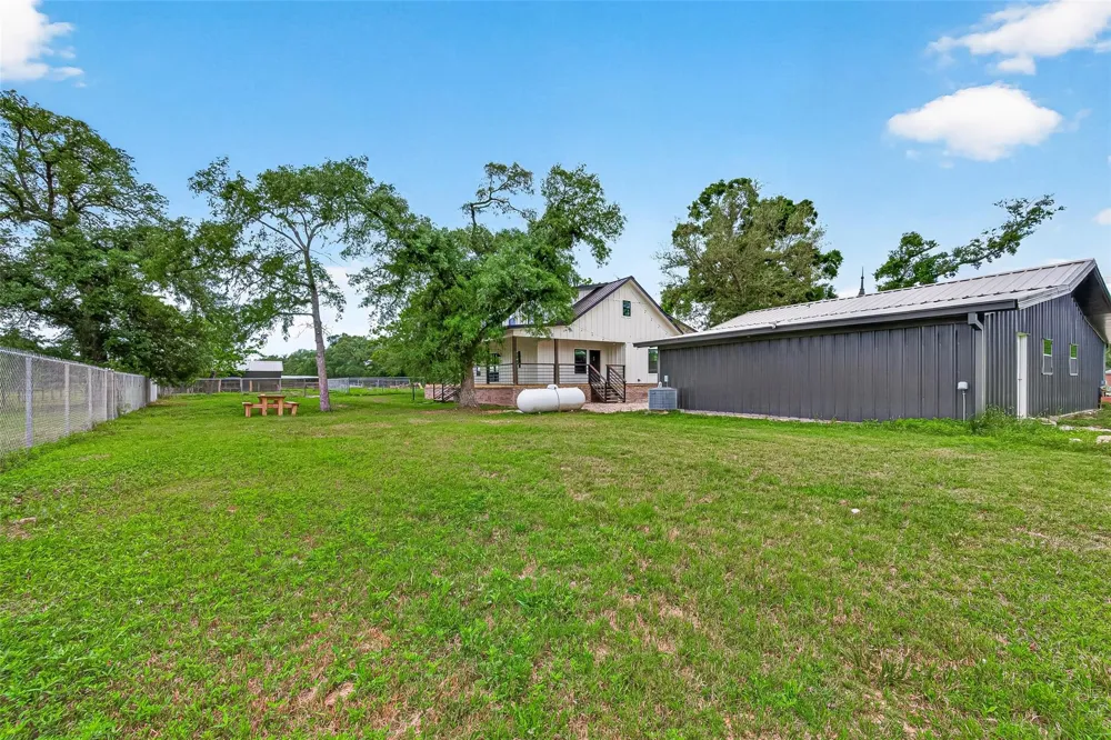 803 County Road 772 Damon, TX 77430