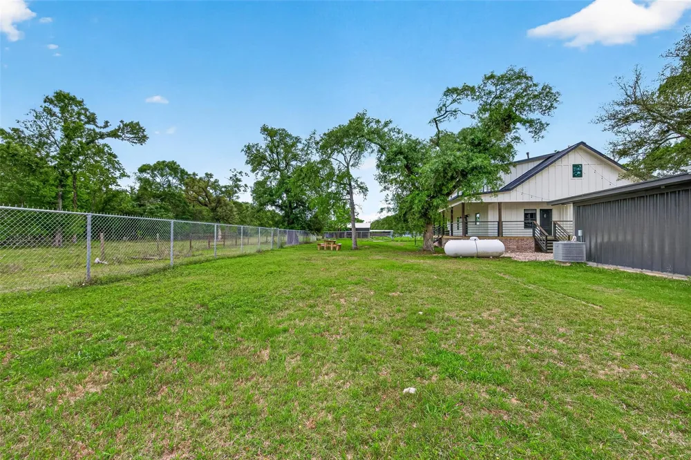 803 County Road 772 Damon, TX 77430