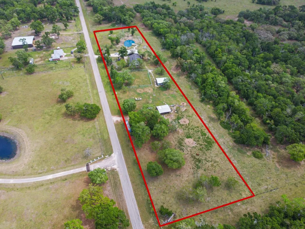 803 County Road 772 Damon, TX 77430