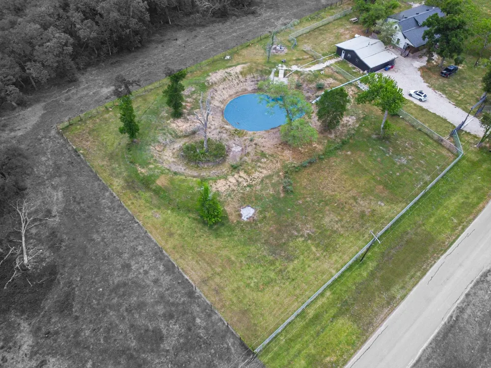 803 County Road 772 Damon, TX 77430