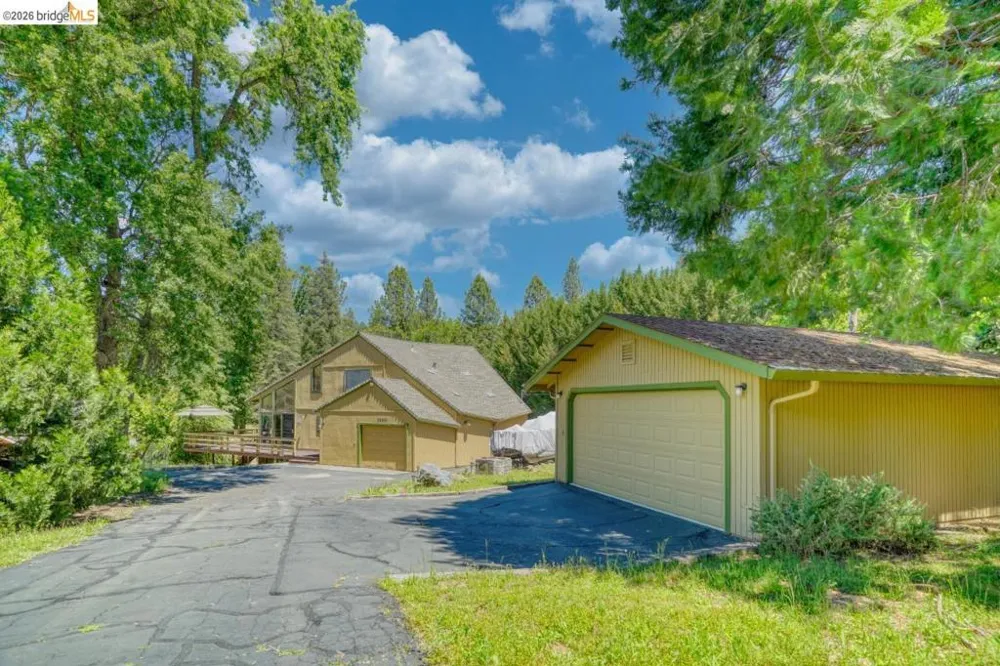 20901 Big Foot Ct. Groveland, CA 95321
