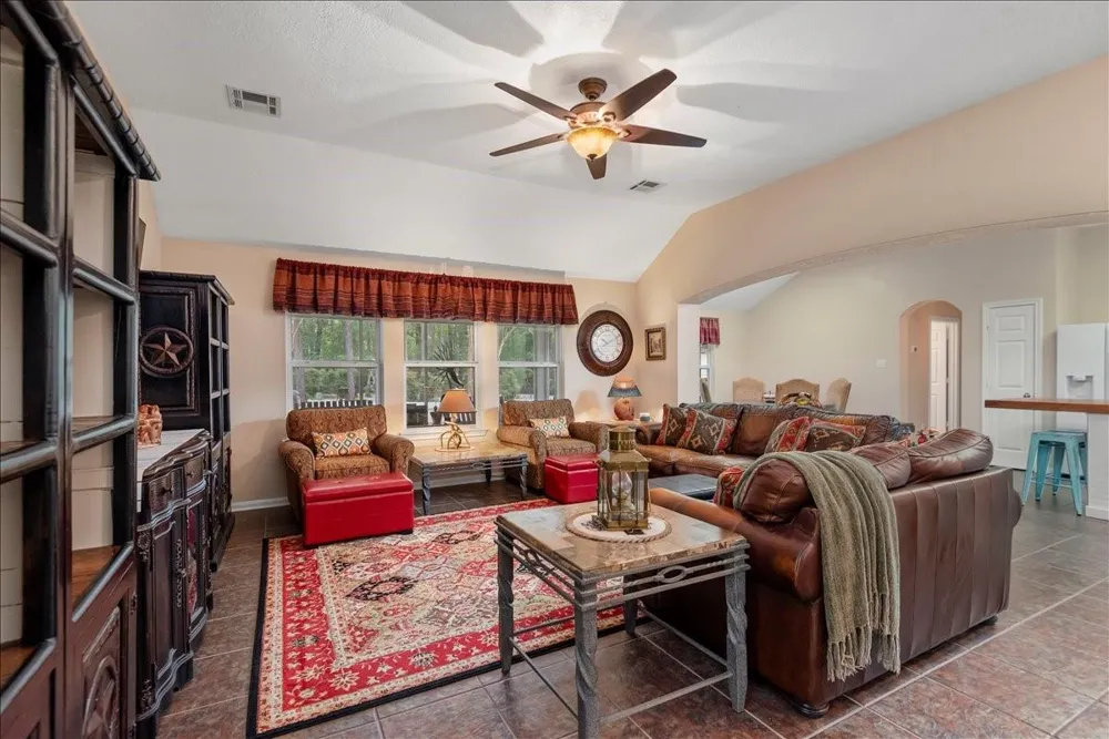 9536 County Road 208 Navasota, TX 77868