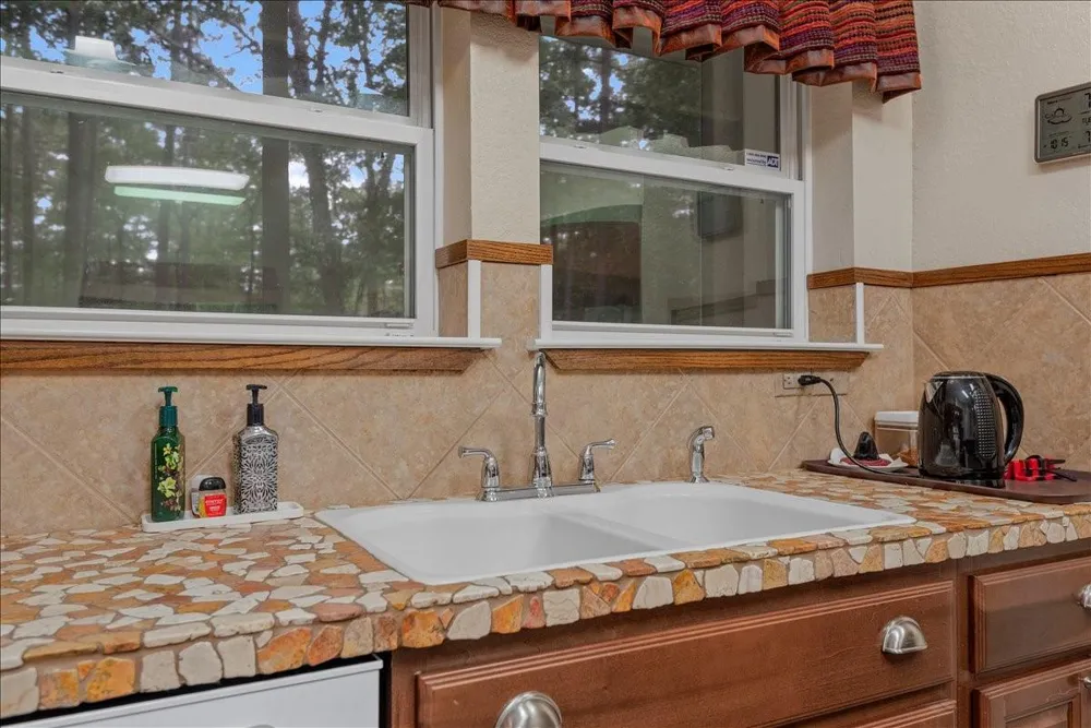 9536 County Road 208 Navasota, TX 77868