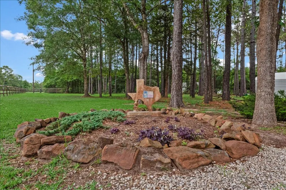 9536 County Road 208 Navasota, TX 77868