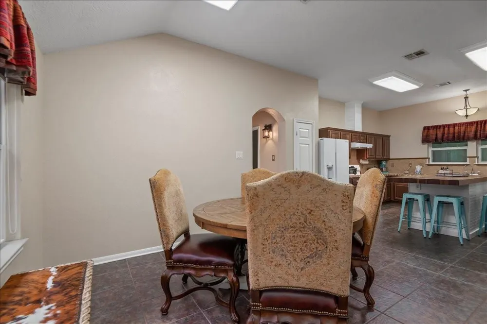 9536 County Road 208 Navasota, TX 77868