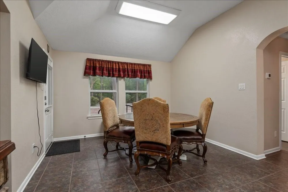 9536 County Road 208 Navasota, TX 77868