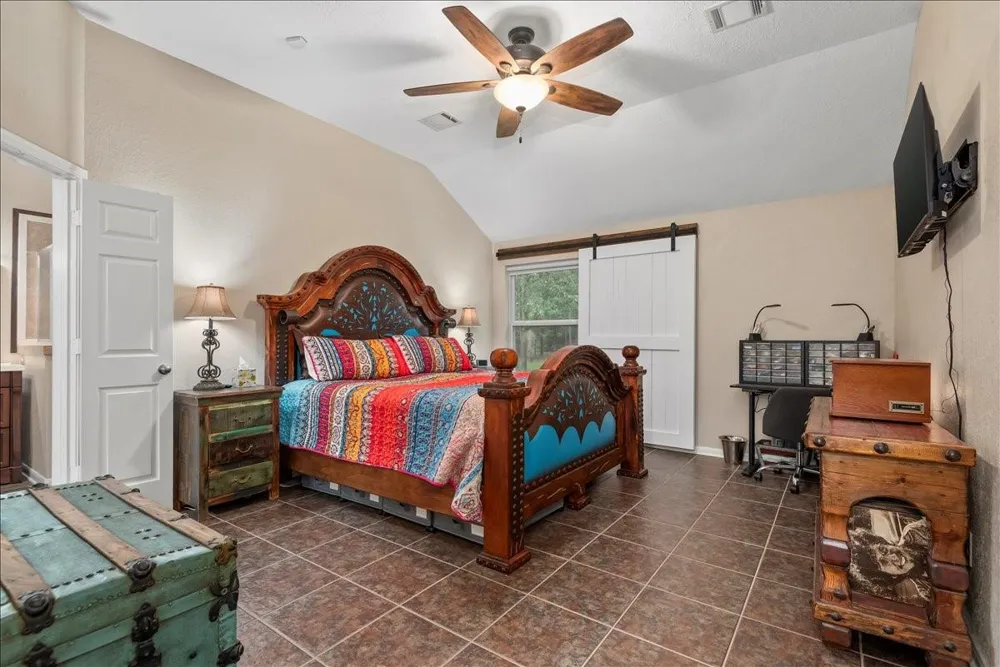 9536 County Road 208 Navasota, TX 77868