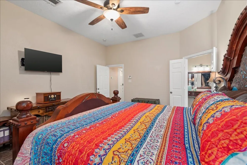 9536 County Road 208 Navasota, TX 77868