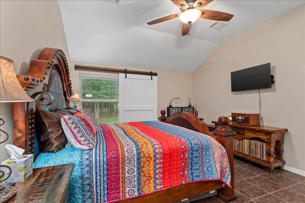9536 County Road 208 Navasota, TX 77868