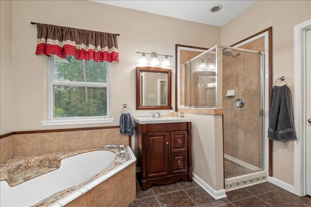 9536 County Road 208 Navasota, TX 77868