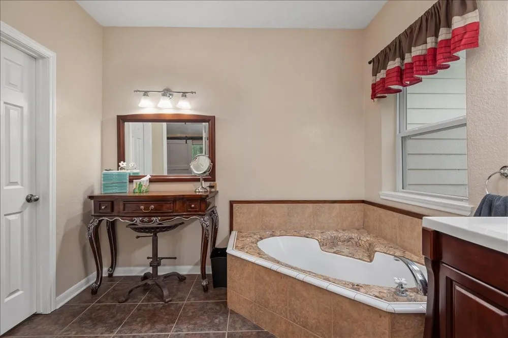 9536 County Road 208 Navasota, TX 77868