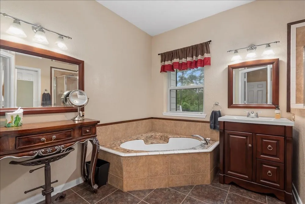 9536 County Road 208 Navasota, TX 77868