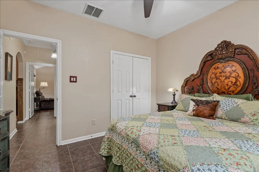 9536 County Road 208 Navasota, TX 77868