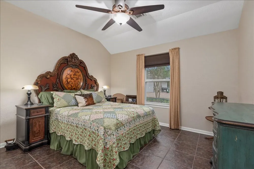 9536 County Road 208 Navasota, TX 77868