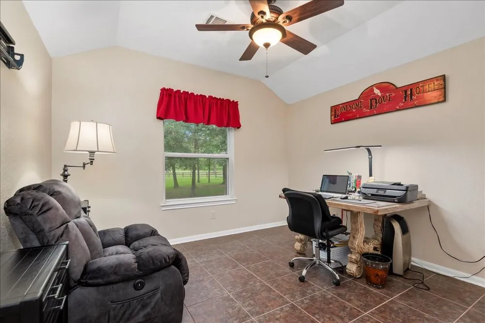 9536 County Road 208 Navasota, TX 77868