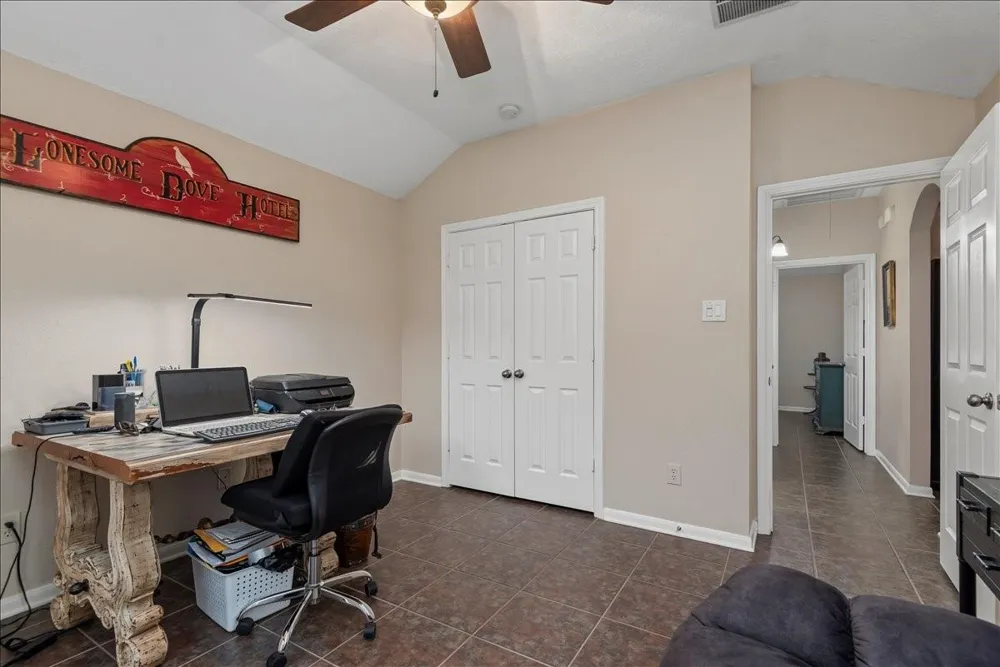 9536 County Road 208 Navasota, TX 77868