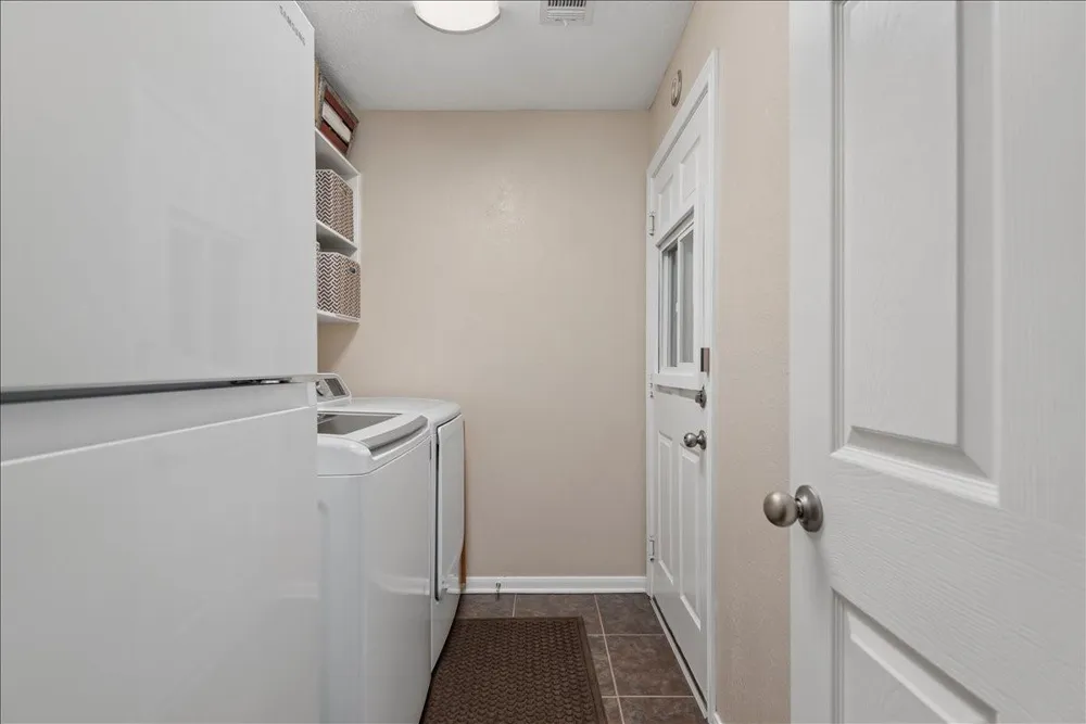 9536 County Road 208 Navasota, TX 77868