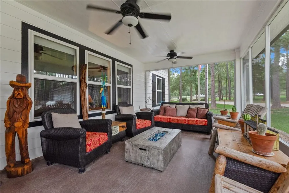 9536 County Road 208 Navasota, TX 77868