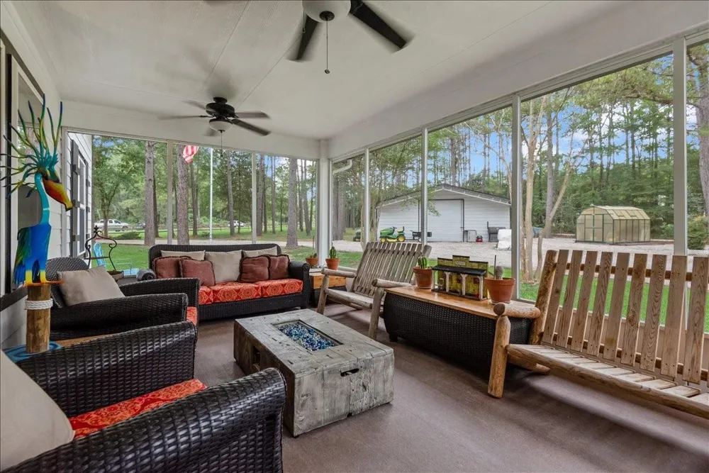9536 County Road 208 Navasota, TX 77868