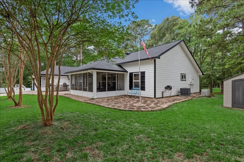 9536 County Road 208 Navasota, TX 77868