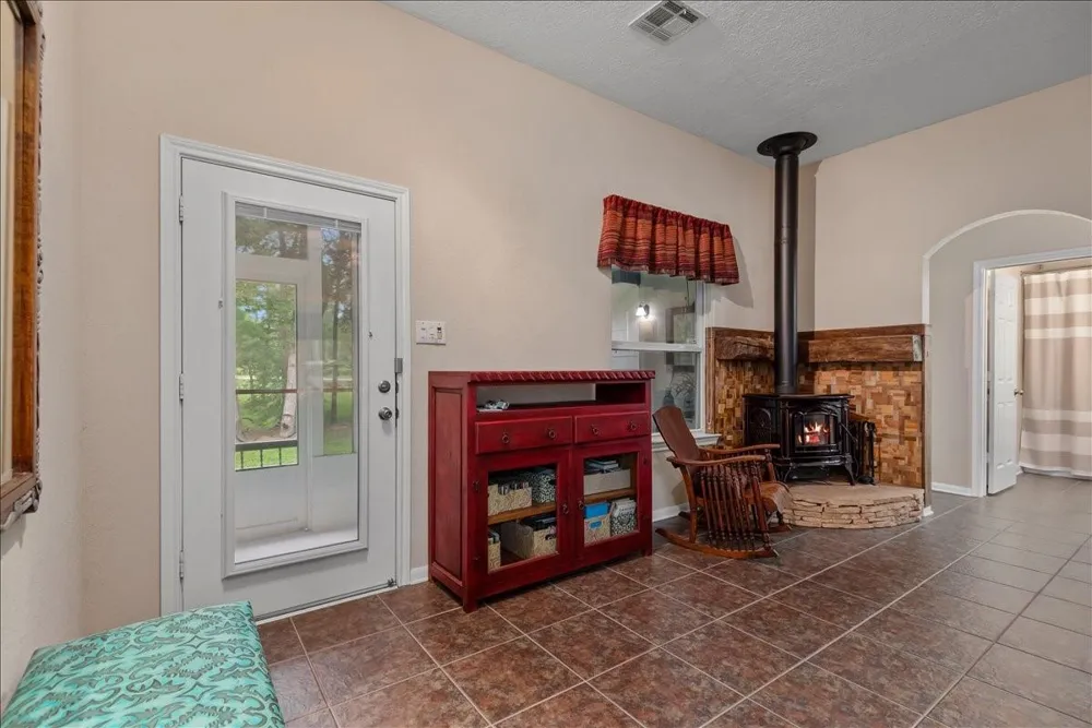 9536 County Road 208 Navasota, TX 77868