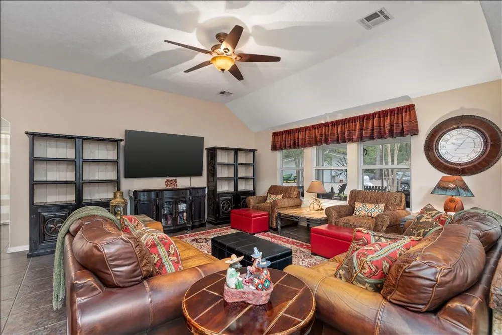 9536 County Road 208 Navasota, TX 77868