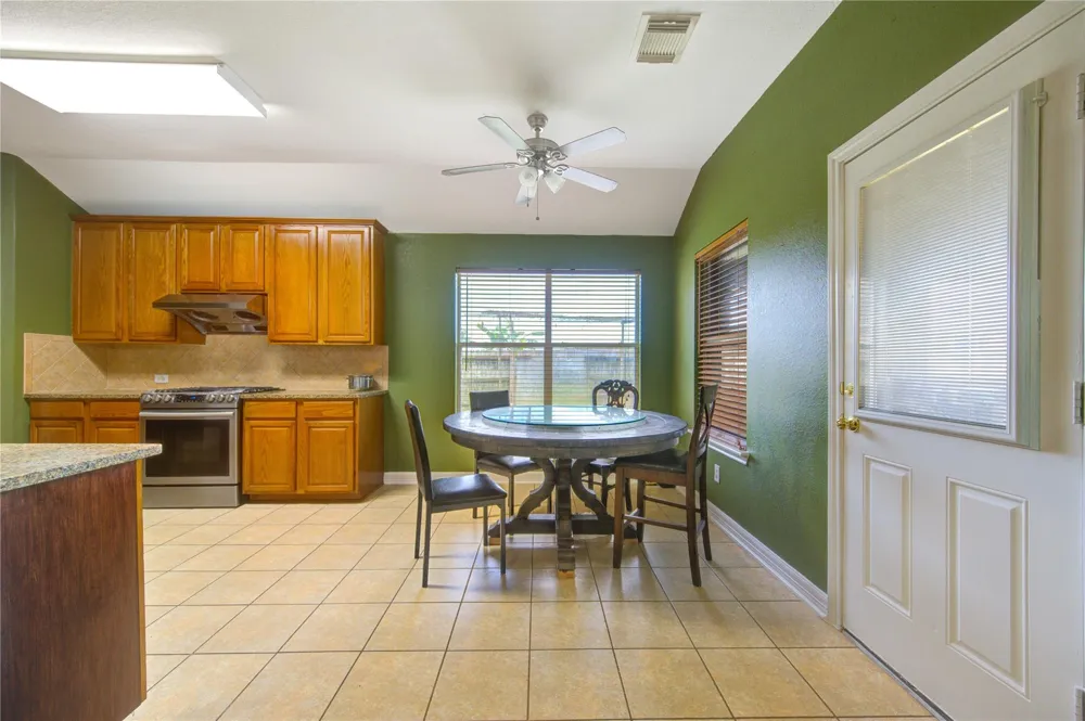 702 Hollyhock Drive Stafford, TX 77477