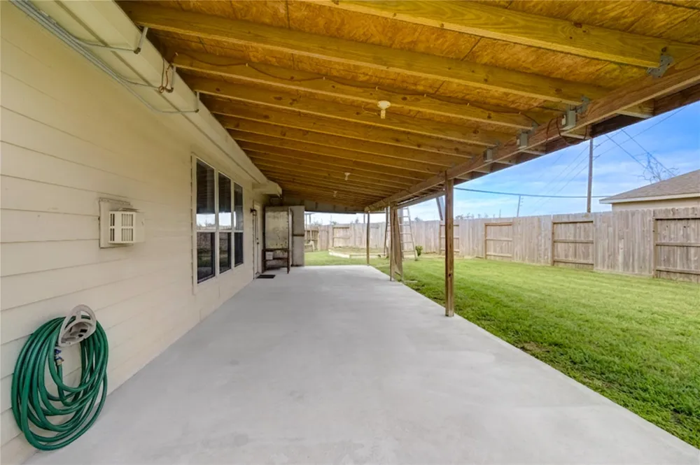 702 Hollyhock Drive Stafford, TX 77477