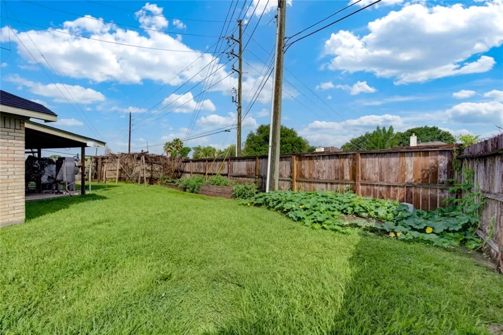 702 Hollyhock Drive Stafford, TX 77477