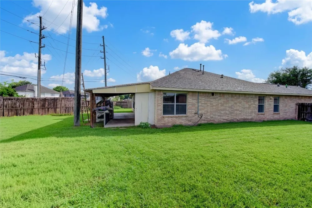 702 Hollyhock Drive Stafford, TX 77477