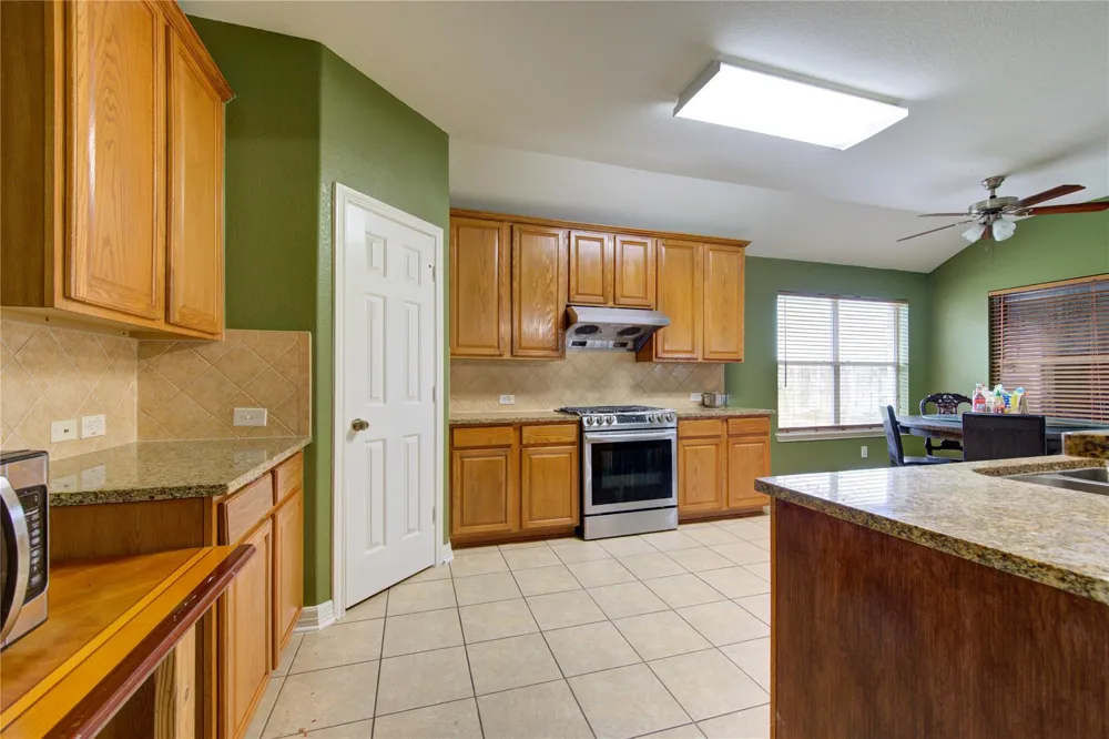 702 Hollyhock Drive Stafford, TX 77477