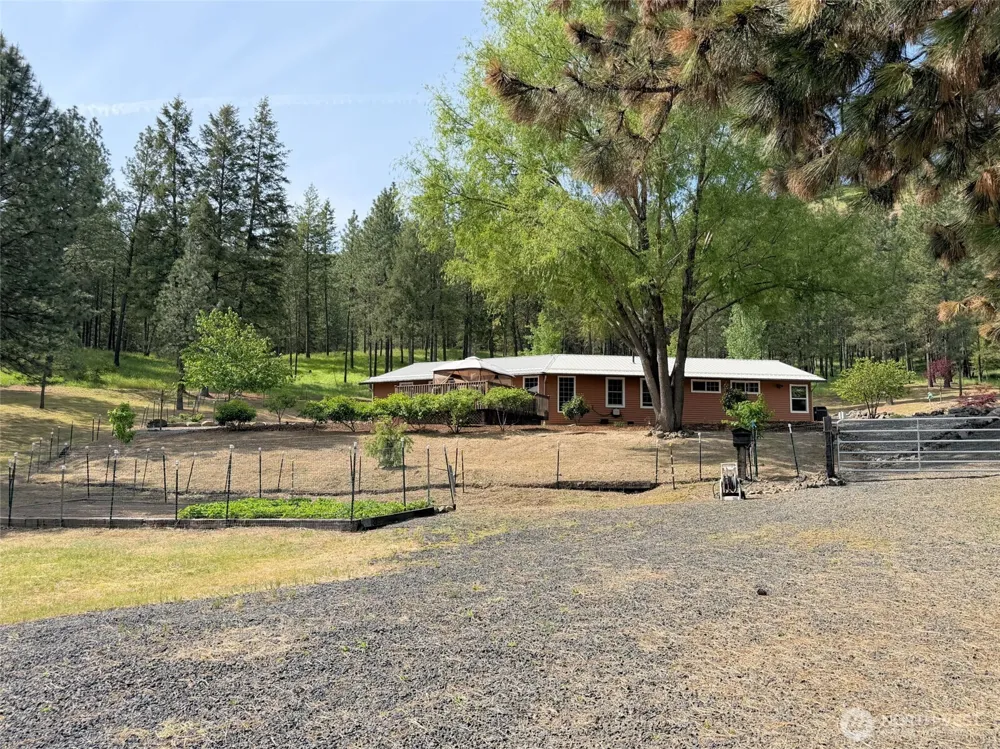 32765 Rays Place Davenport, WA 99122